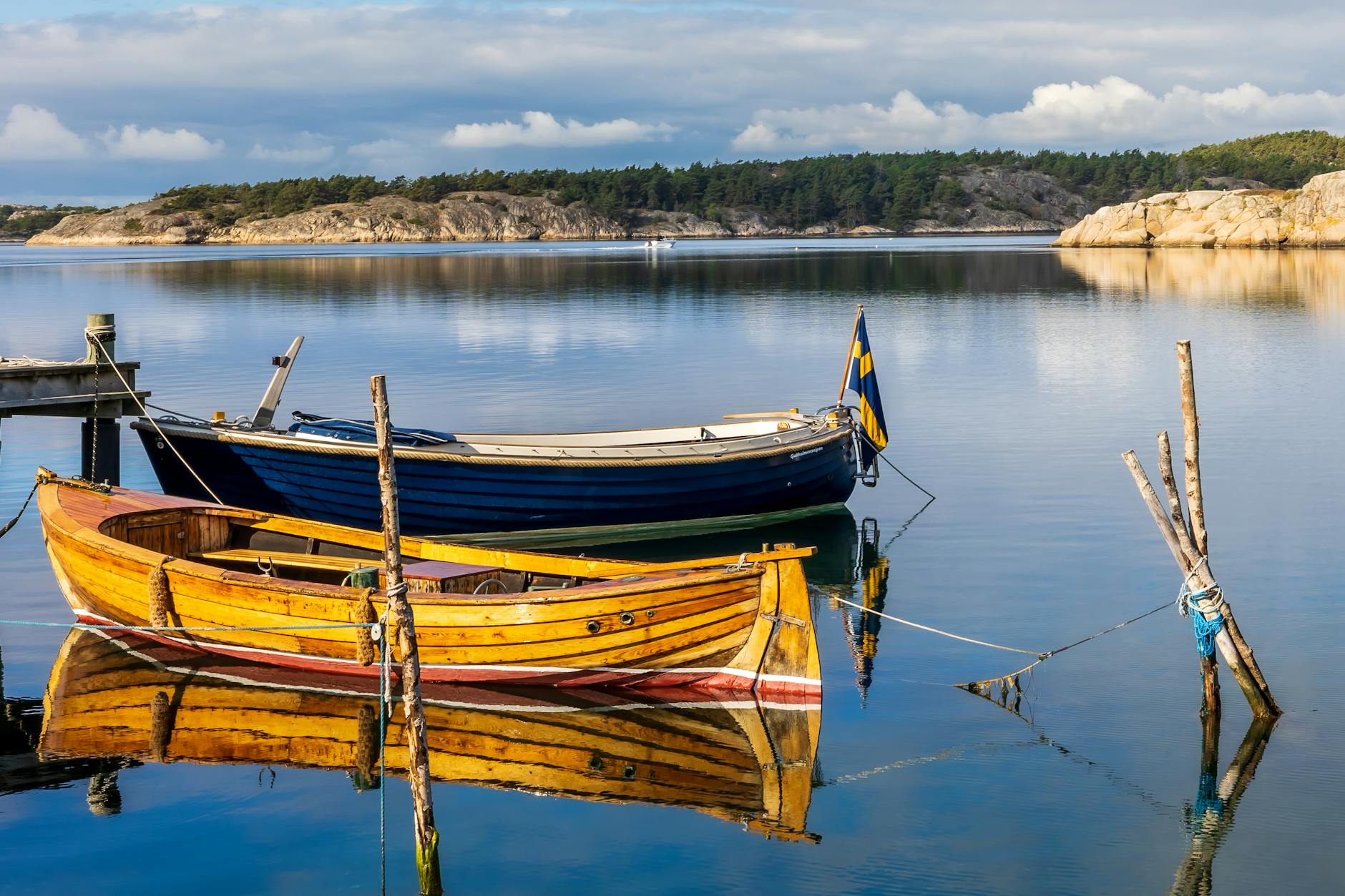 Stockholm boat tours heading out among the archipelago islands