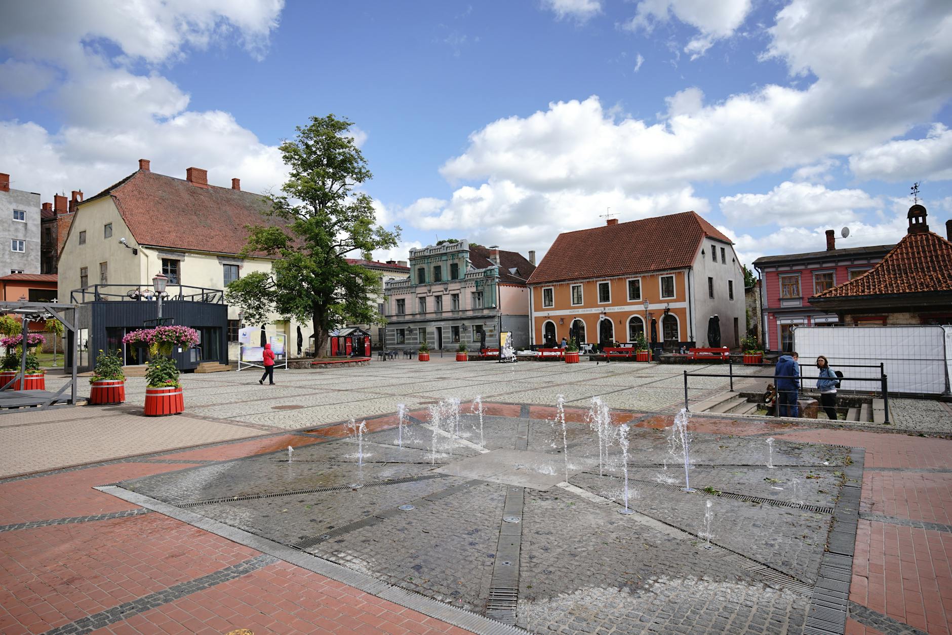 Södermalm guide — Mariatorget central square with fountain