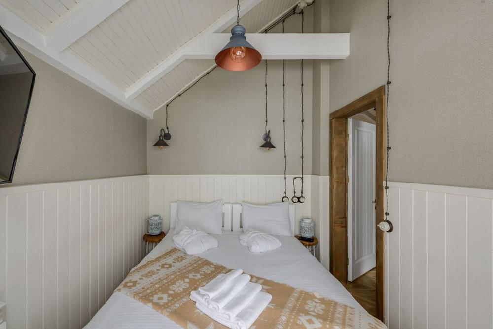 Stylish Scandinavian-design room at a boutique hotel in Stockholm